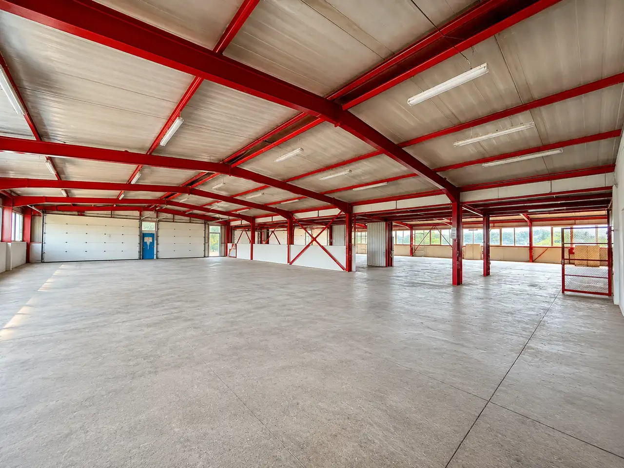 Facility 1,100 m² for rent, Buzin — office spaces, parking