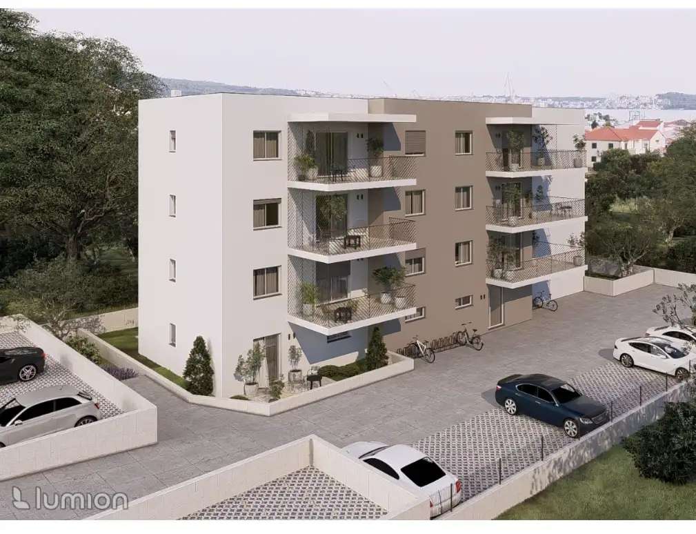 Trogir, Seget Donji - Trosoban stan s vrtom i terasama