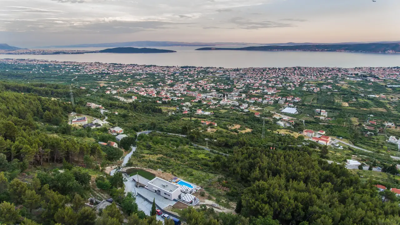 Вилла 232 м², Каштел Стари — 4 спальни, подогреваемый бассейн, вид на море