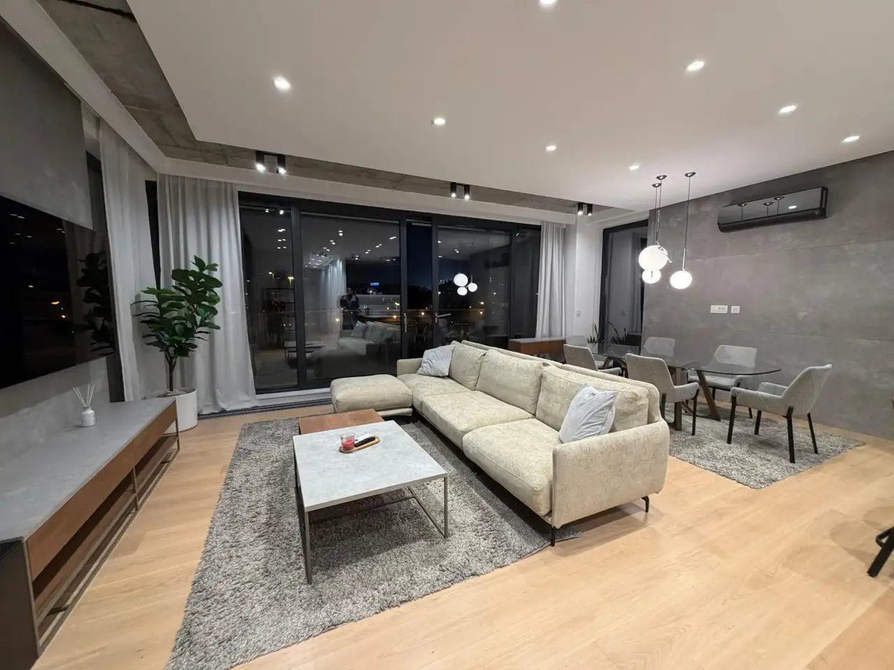 Zagreb, Donje Svetice – dizajnersko štirisobno stanovanje s parkirnim mestom