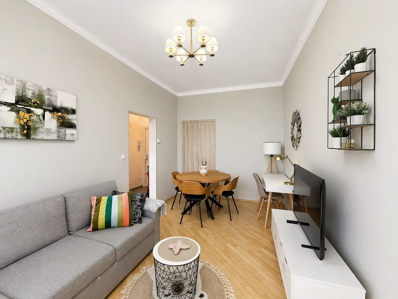 Zagreb, Centar - Renoviran dvosoban stan u centru