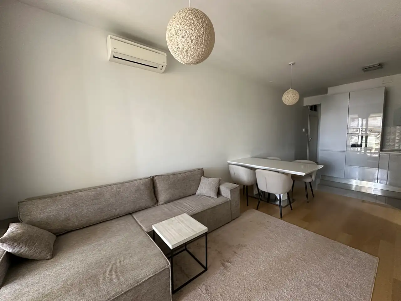 Split, Žnjan - Zwei-Zimmer-Wohnung mit Loggia und Meerblick ZU VERMIETEN