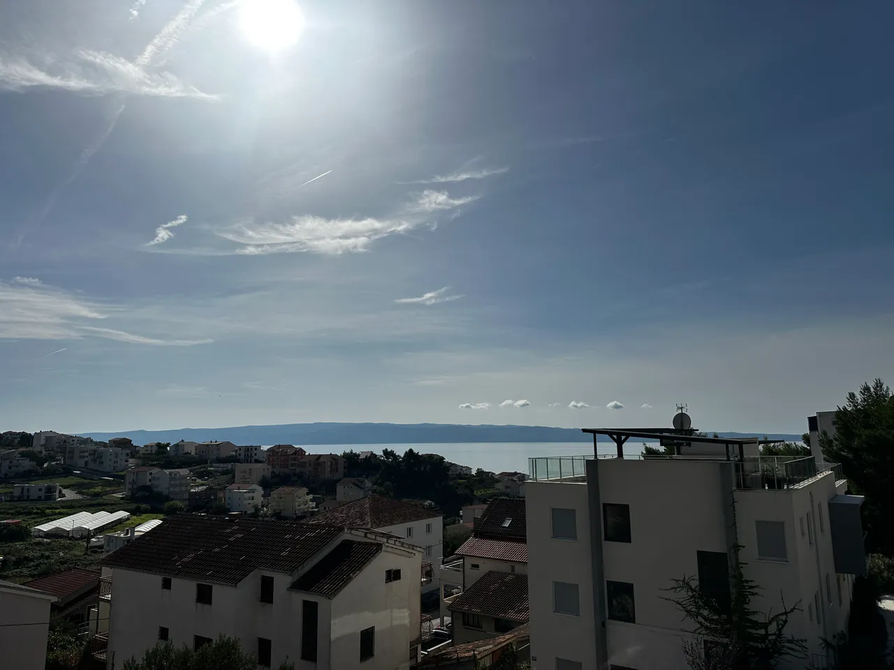 Split, Podstrana - Dom s tromi bytovými jednotkami a výhľadom na more 340m2