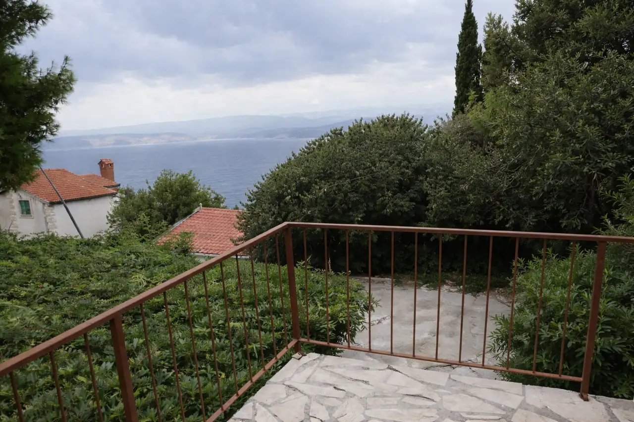 Rogoznica, Omiš- Kuća s okućnicom, 30 m od mora TOP PRILIKA!