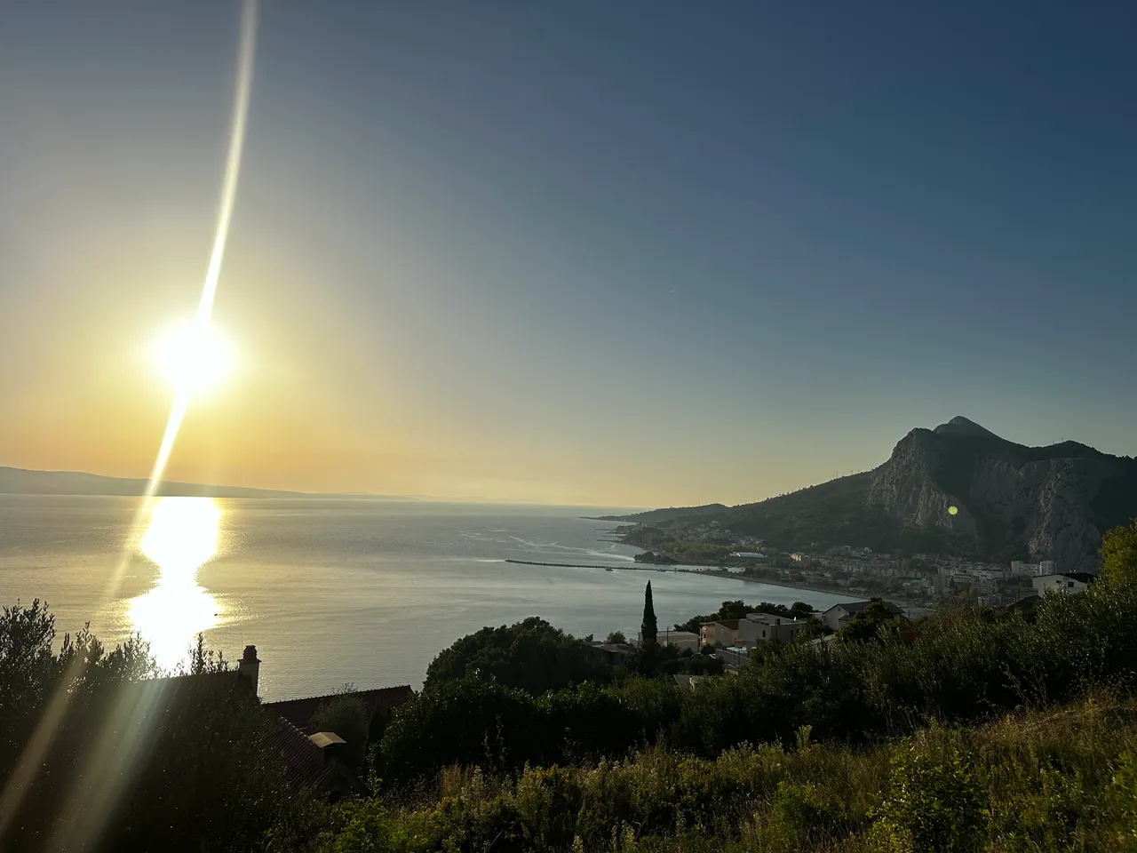 Omiš - Stavební pozemek s projektem luxusní vily s bazénem 664 m2