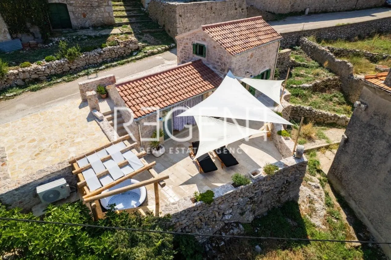 Hvar - Kamenný dom moderného dizajnu 70m2