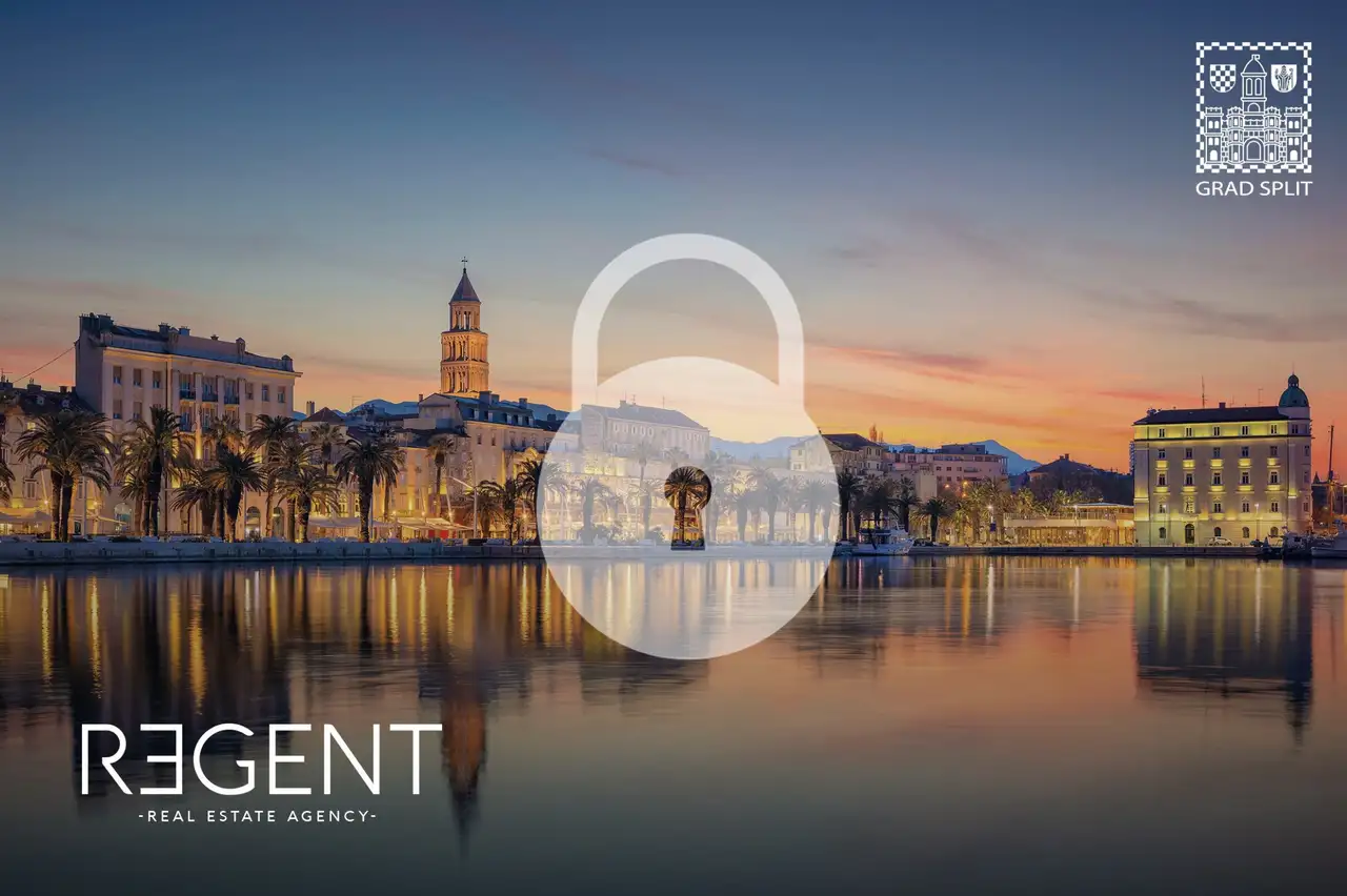 Kaštel Stari - Četverosoban stan sa loggiom i pogledom na more