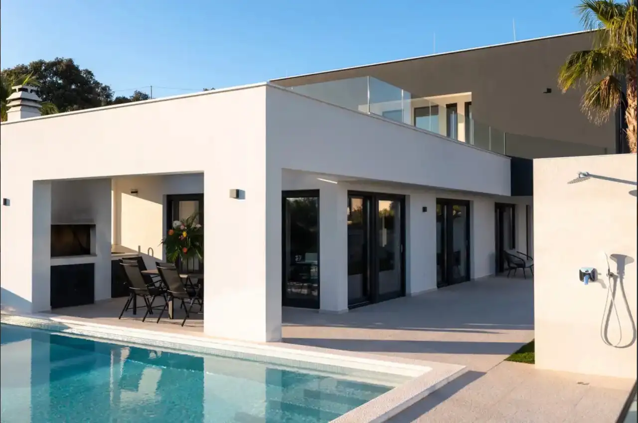 Trogir, Vinišće - Moderna vila s bazenom i panoramskim pogledom