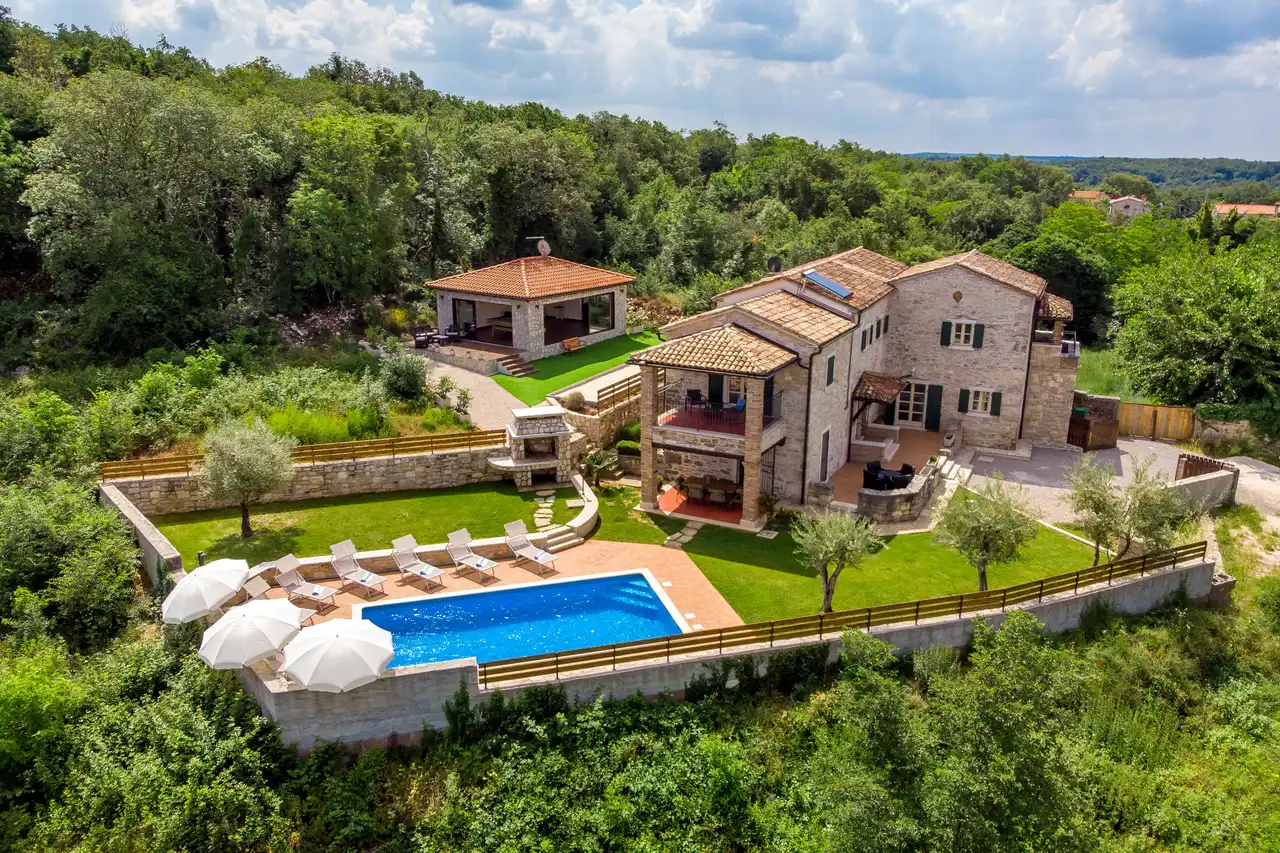 Istria, Višnjan - Krásny kamenný dom s bazénom