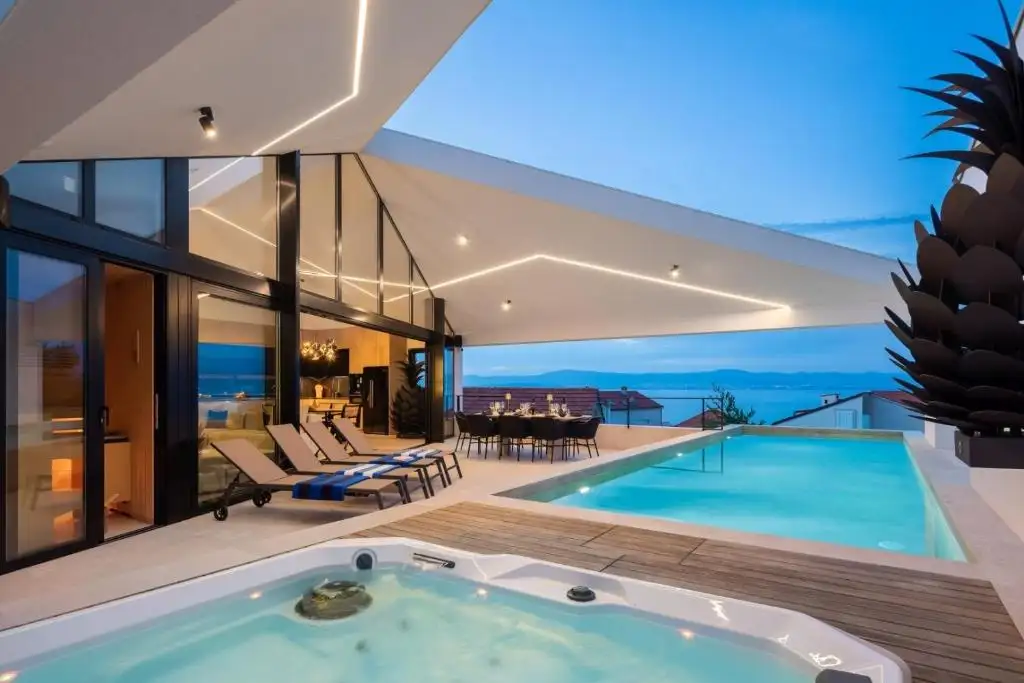 Brač - Moderna vila s bazenom, jacuzzijem i saunom
