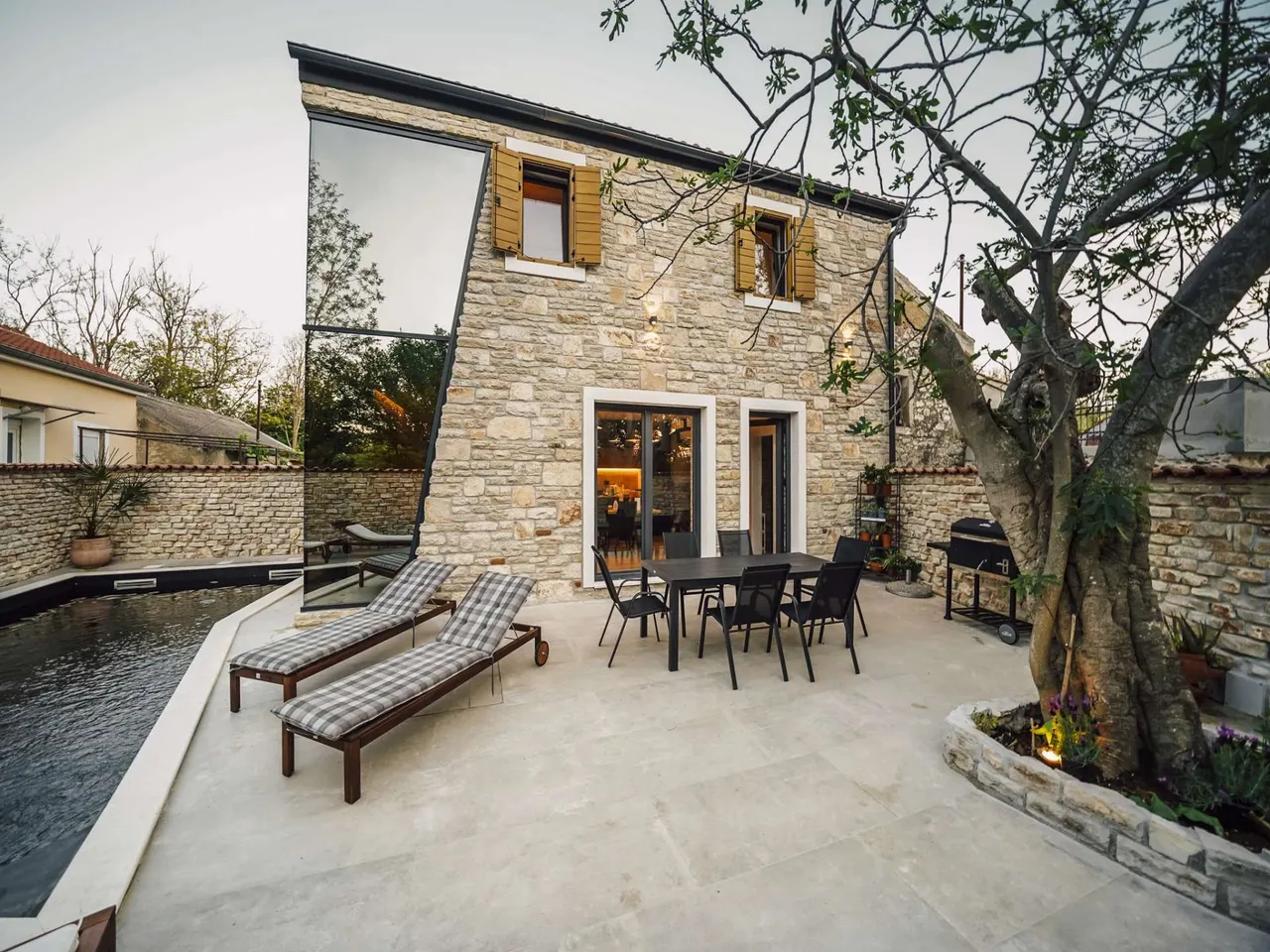 Zadar, Privlaka – Nově postavená kamenná-moderní vila