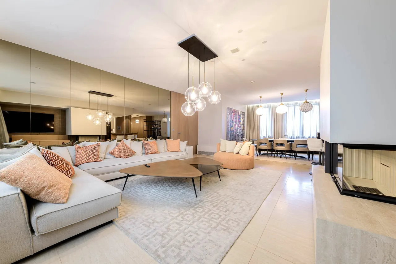 Zagreb, Cvetlični trg - Luksuzno štirisobno stanovanje v centru mesta 216 m2