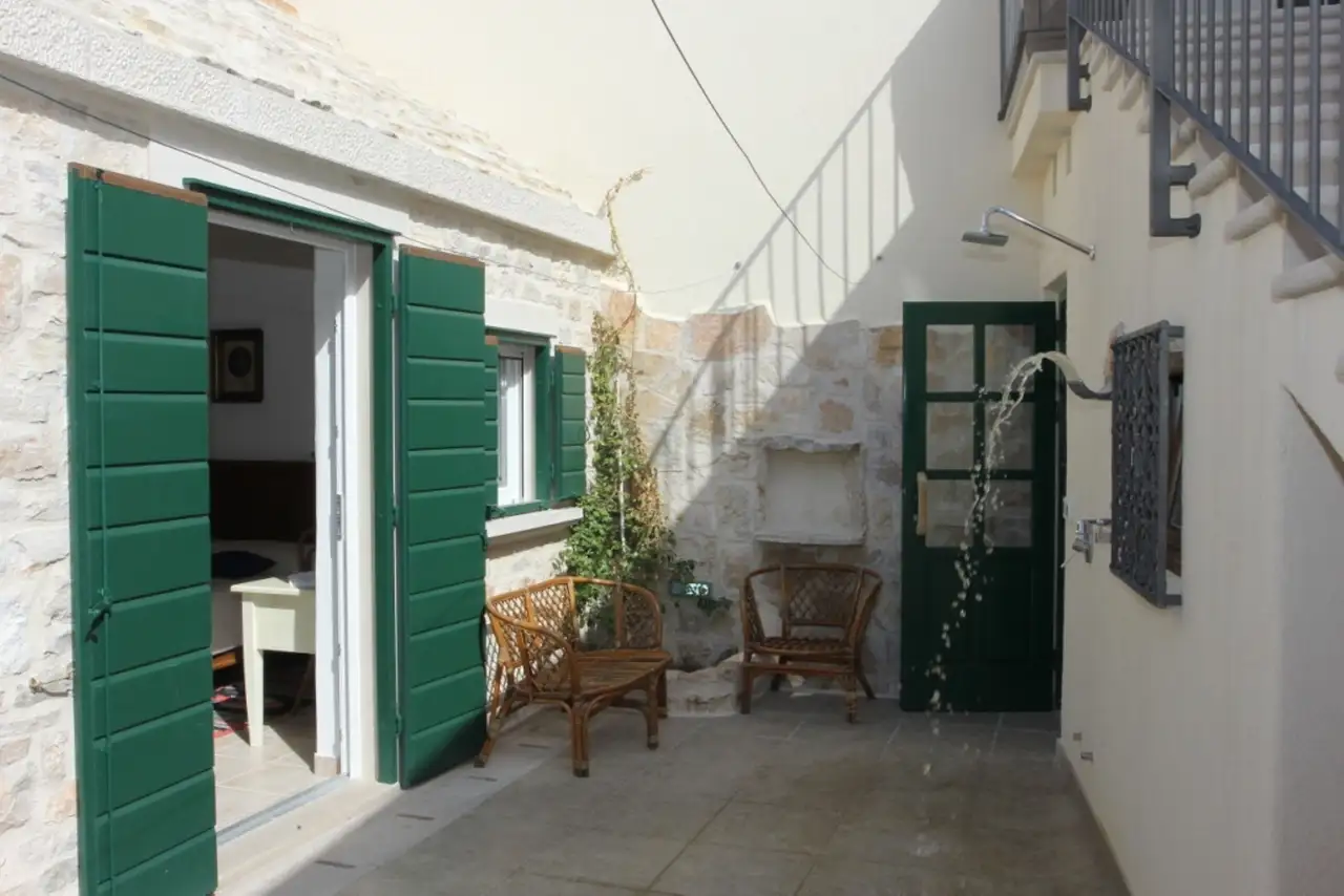 Brač, Mirca - kamenná vila s výhľadom na more, 300m2