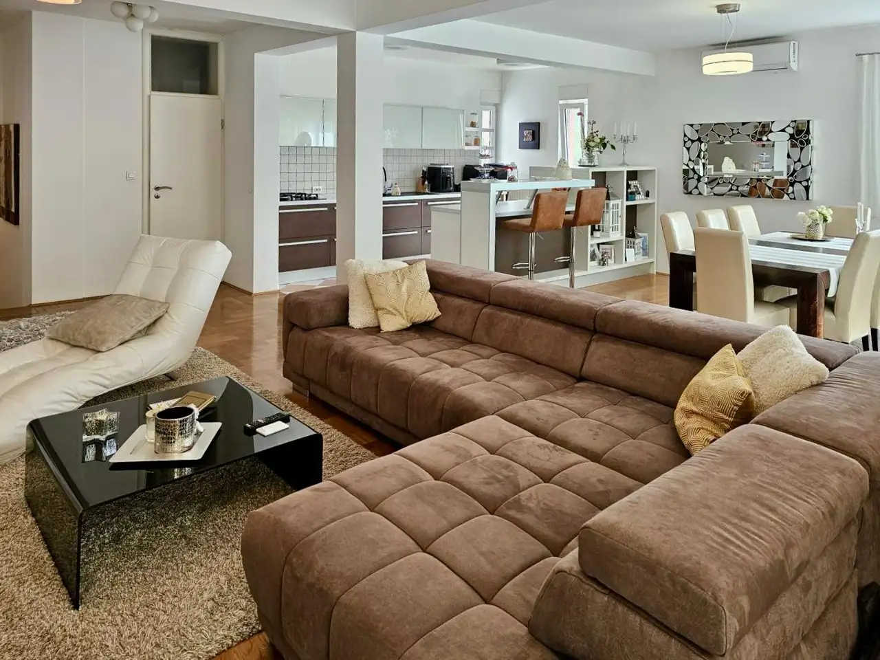 Zagreb, Vrapče - štirisobno stanovanje z garažo