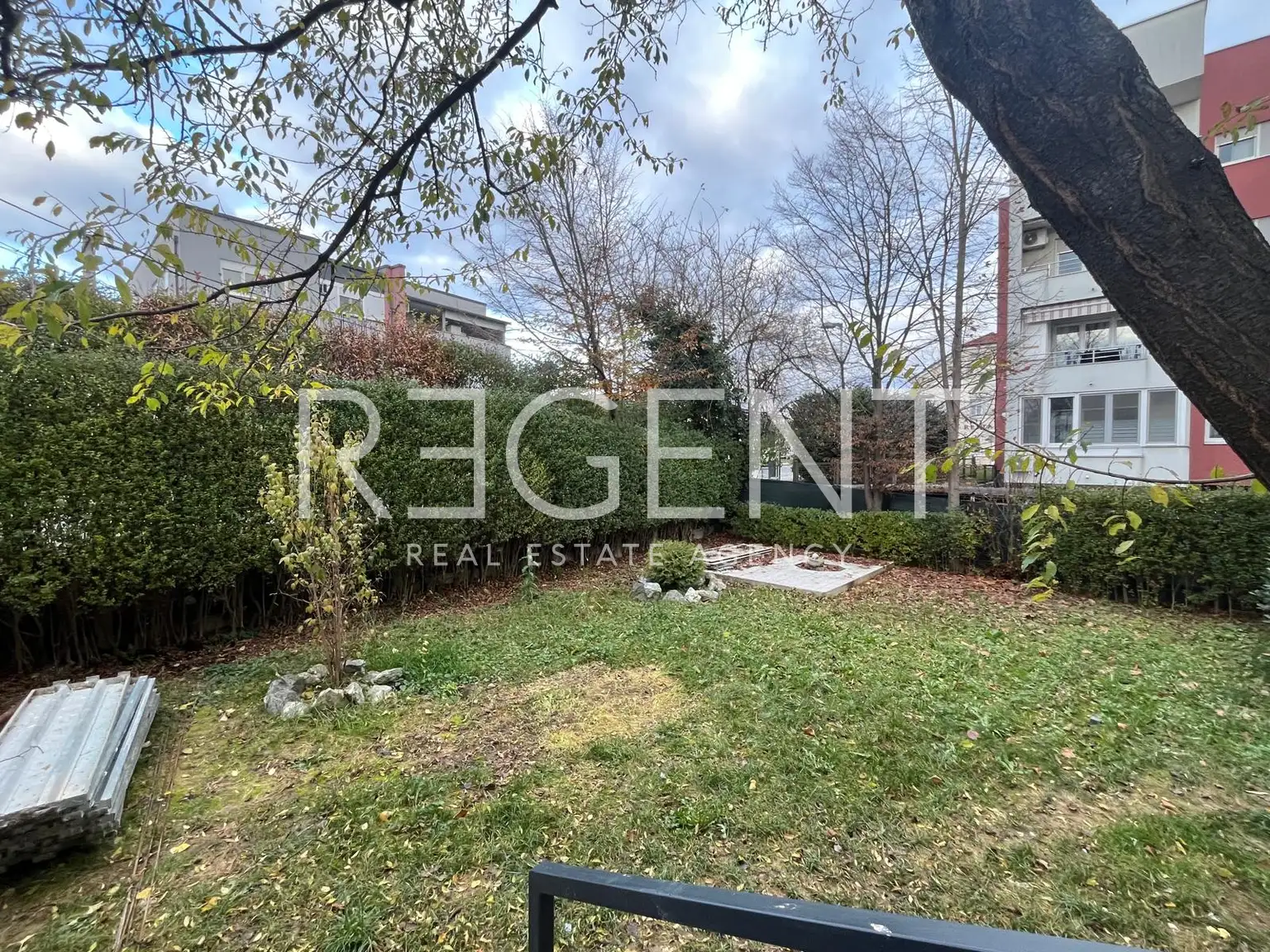 Zagreb, Malešnica - dvoetažan stan s parkirnim mjestom i vrtom