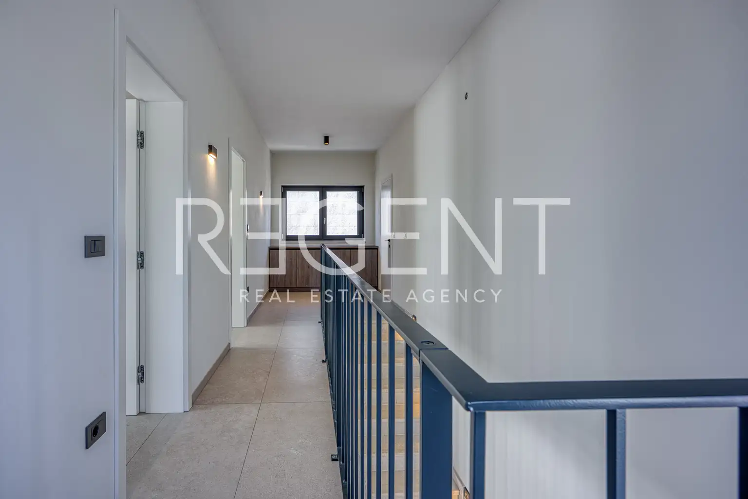 Kuća 230 m² — grijani bazen, krovna terasa, Poreč