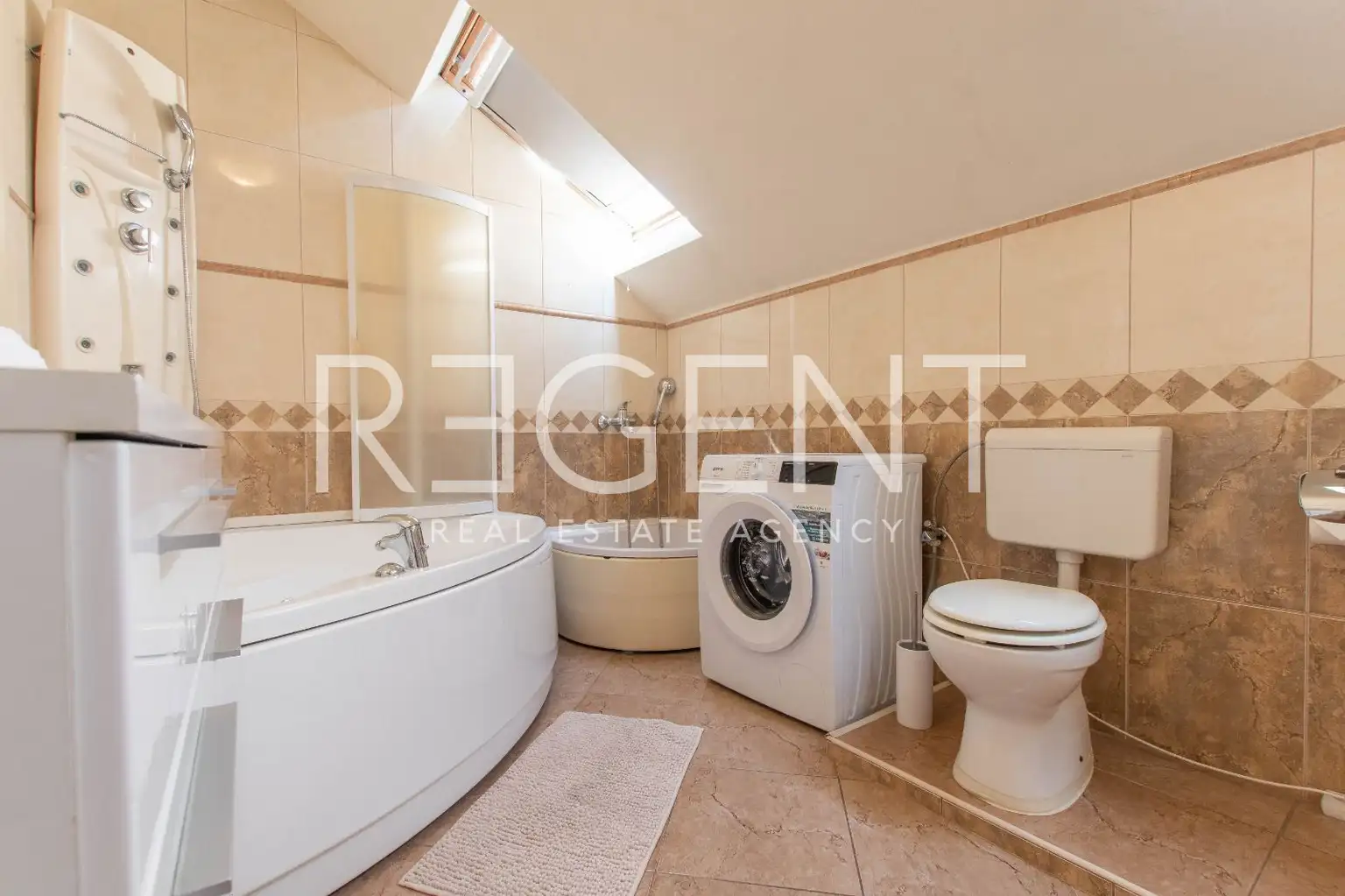 Makarska, Zentrum - Charmante Maisonette-Wohnung im Stadtkern