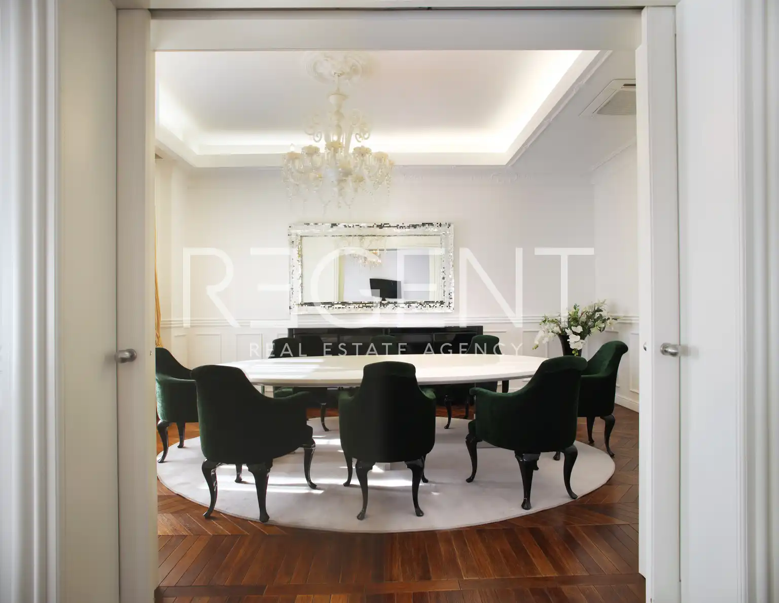 Zagreb, Donji grad, Marulićev trg – luksuzan ured od 280 m² za najam
