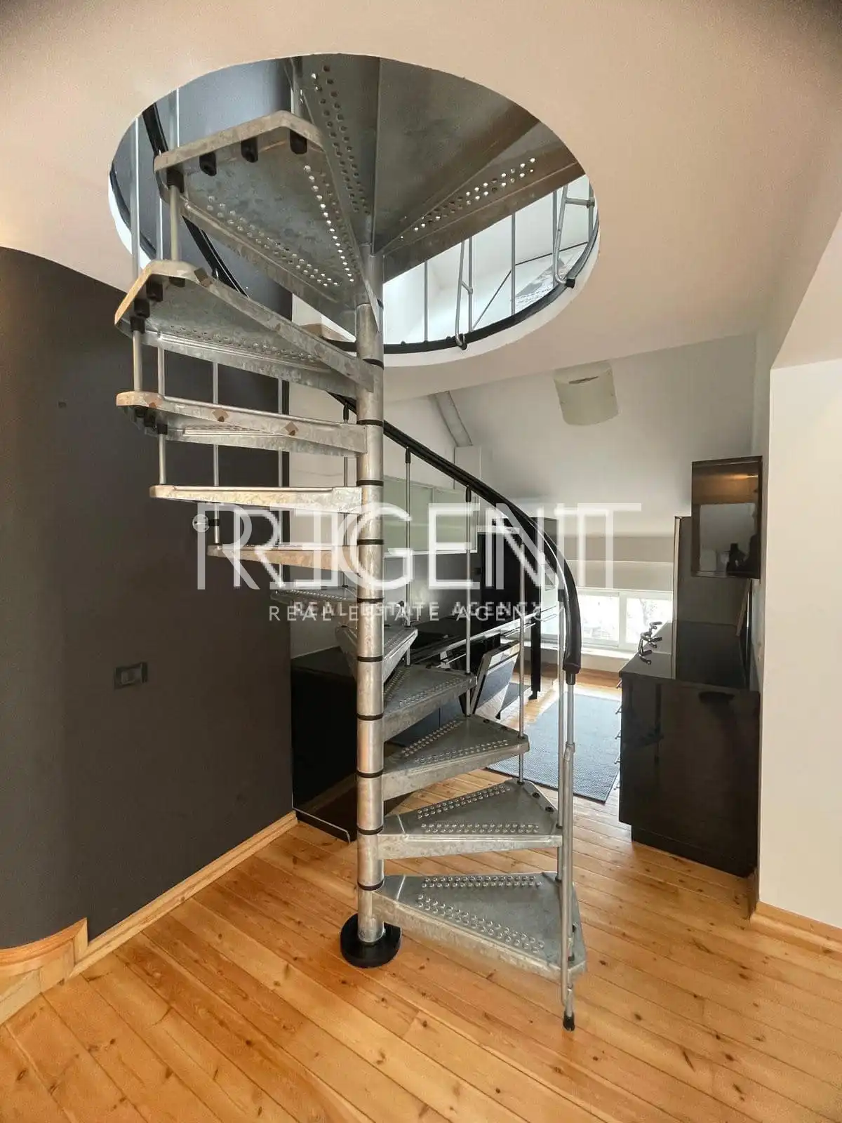 Zagreb, Kvaternikov Trg - Maisonette-Wohnung 150 m2 zu vermieten