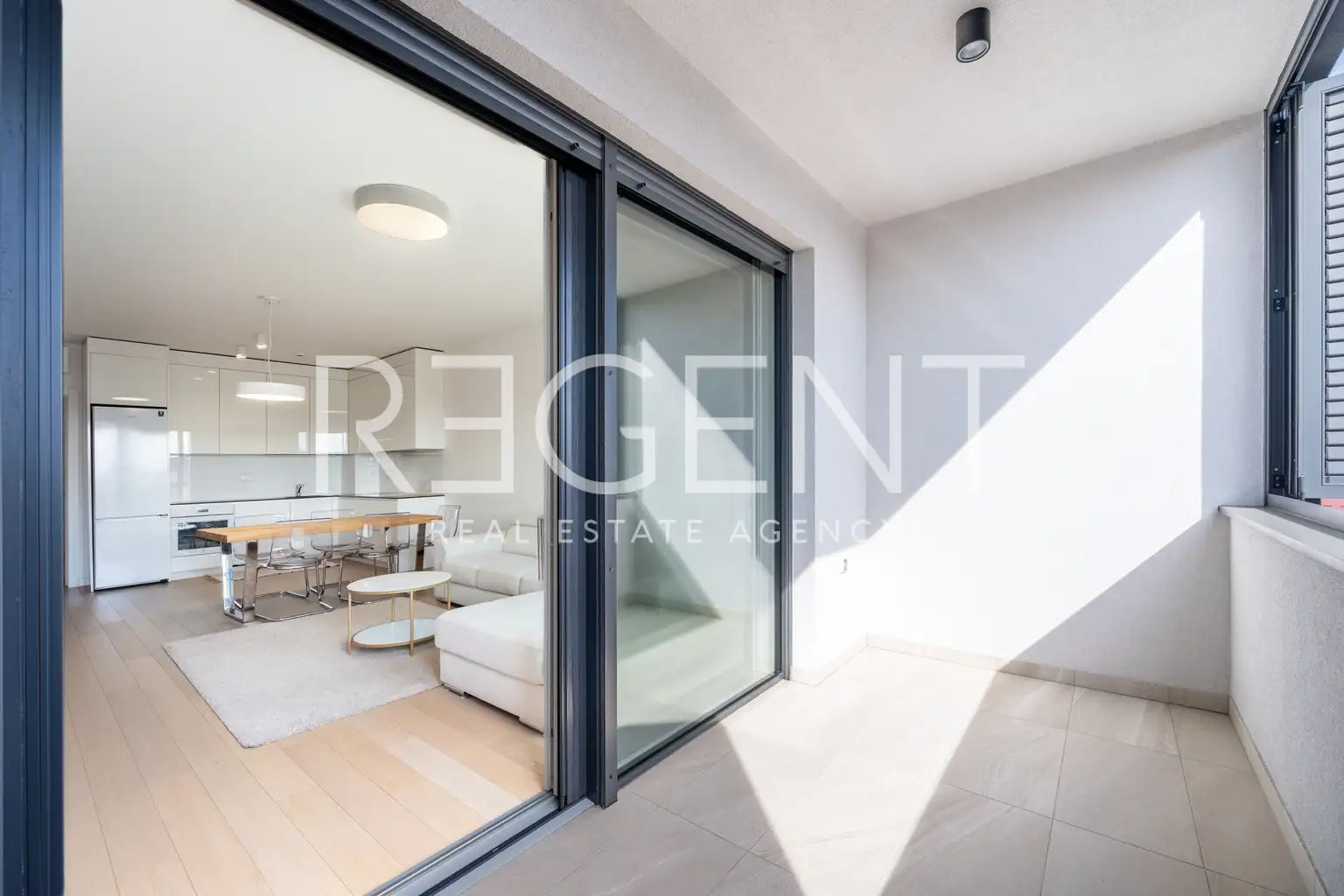 Загреб, VMD Heinzelova – трехкомнатная квартира с гаражом, первая аренда