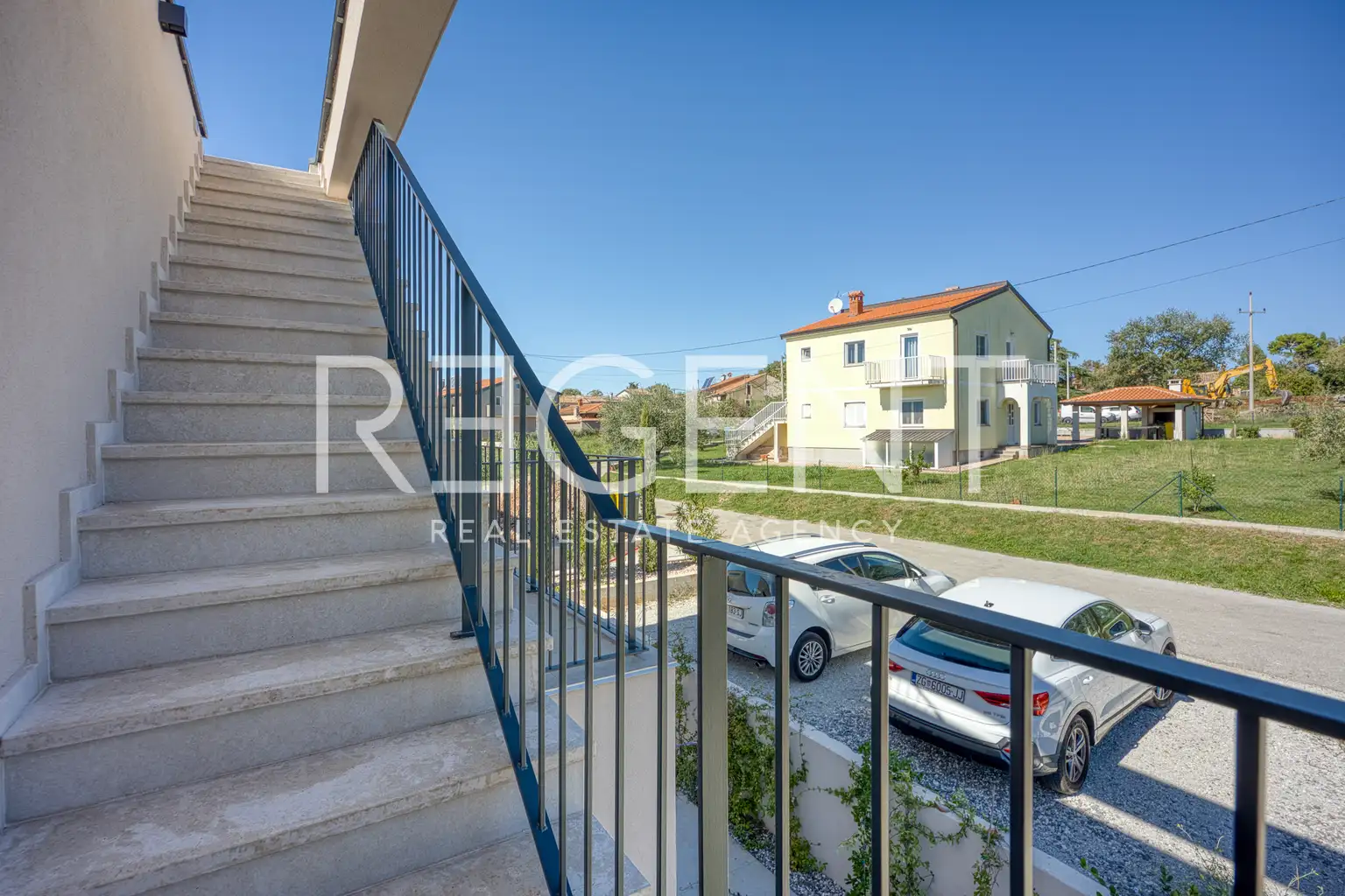 Kuća 230 m² — grijani bazen, krovna terasa, Poreč