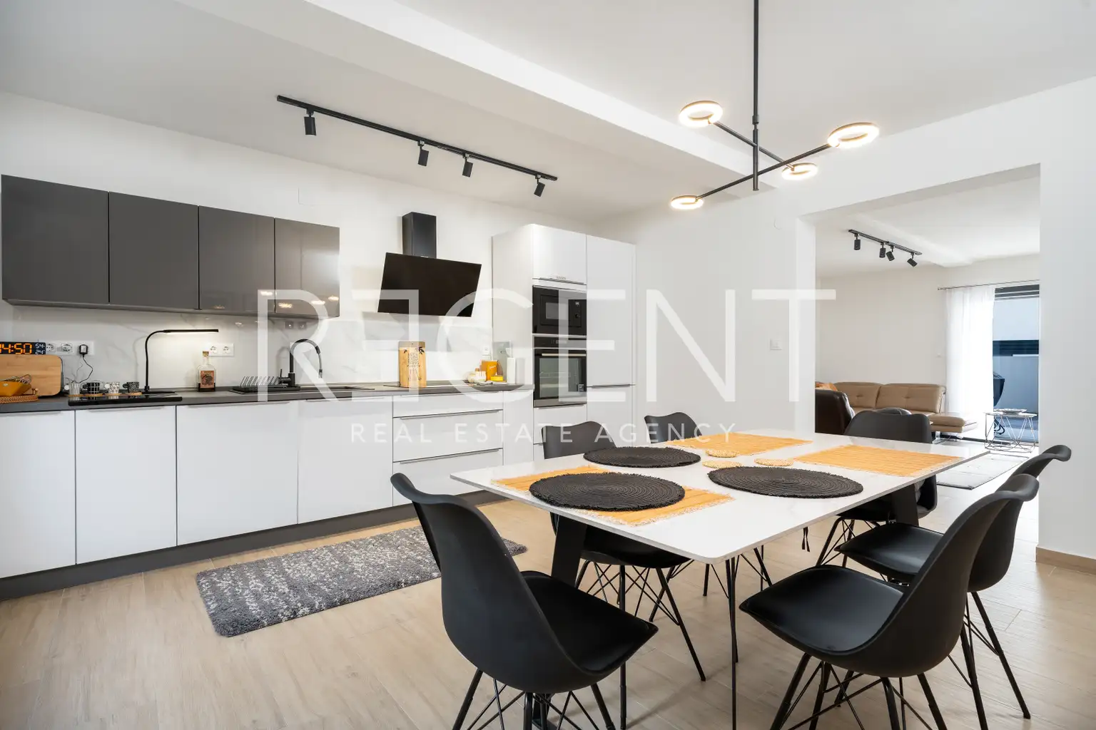 Vodice, Zatonska Straße - Doppelhaushälfte in ausgezeichneter Lage