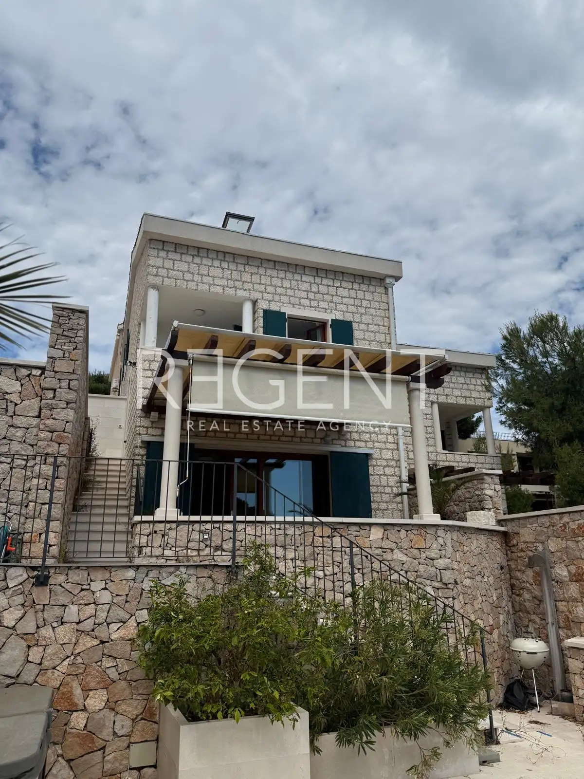 Milna, Brač - Exclusive family villa, first row to the sea