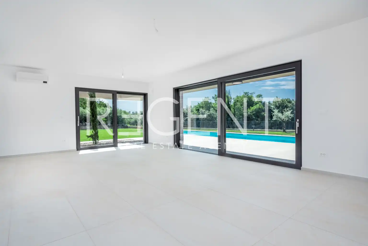 Istra, Labinci - Luksuzna vila s bazenom 303,34 m2