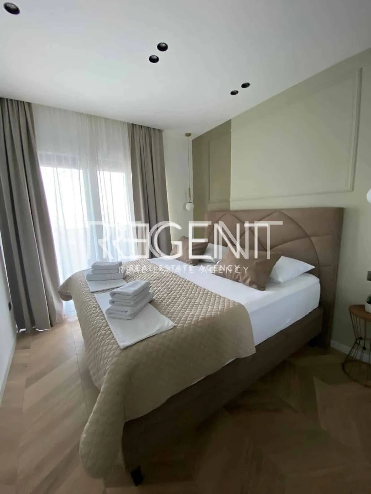 Makarska - Luxurious villa with three residential units