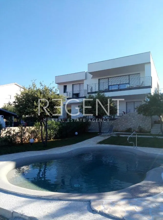 Otok Rab – Prekrasna vila s bazenom 200 m2