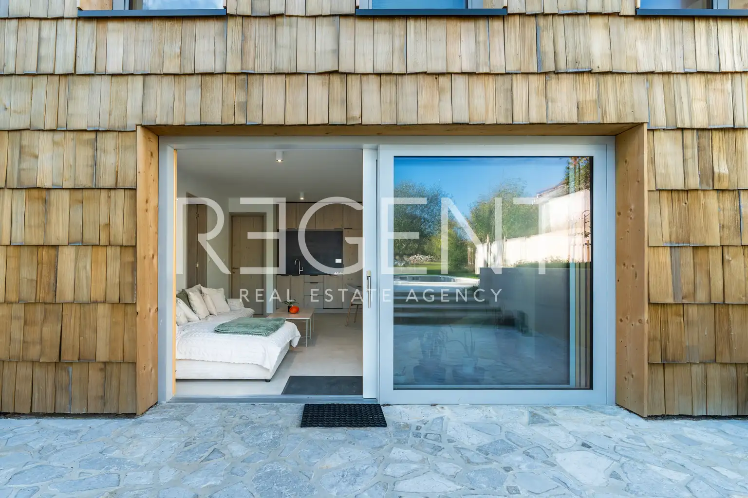 Ravna Gora, kuća 146 m² — 2 stana, privatni lift, bazen