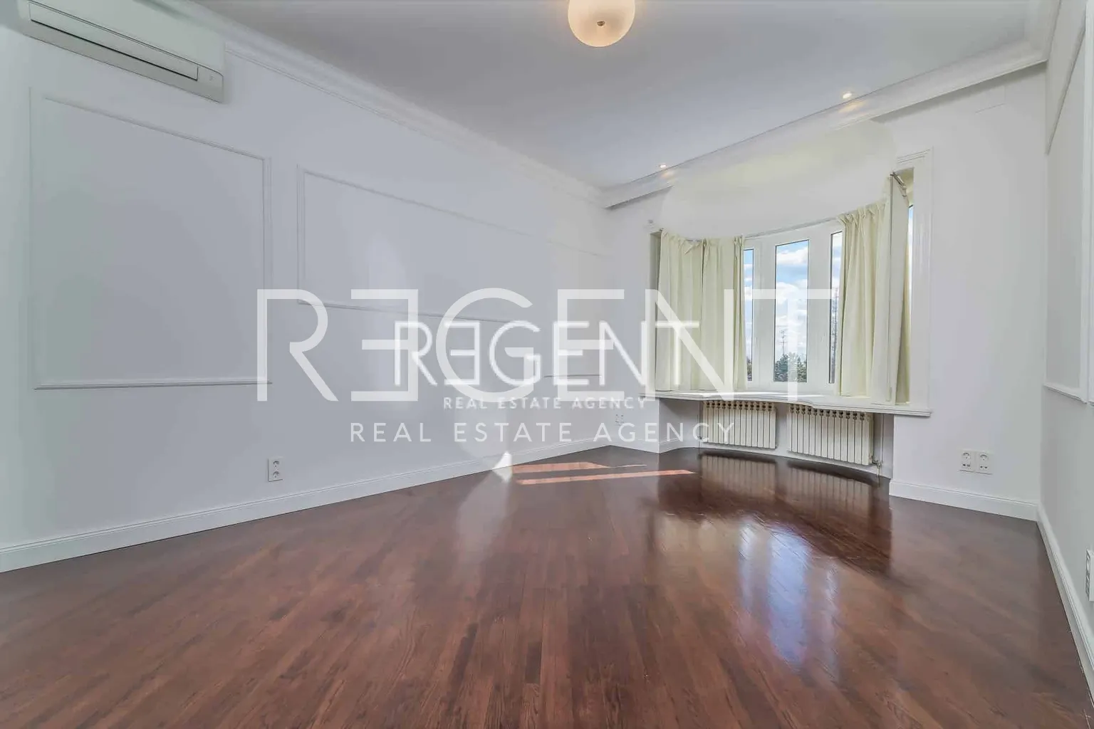 Záhřeb, Tuškanac - Luxusní byt se zahradou 250 m2, pronájem