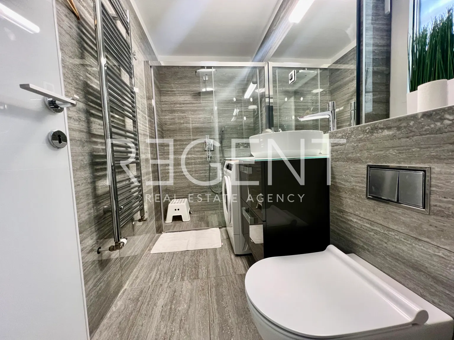 Záhřeb Medvedgradská - Luxusní třípokojový penthouse 105m2 pronájem