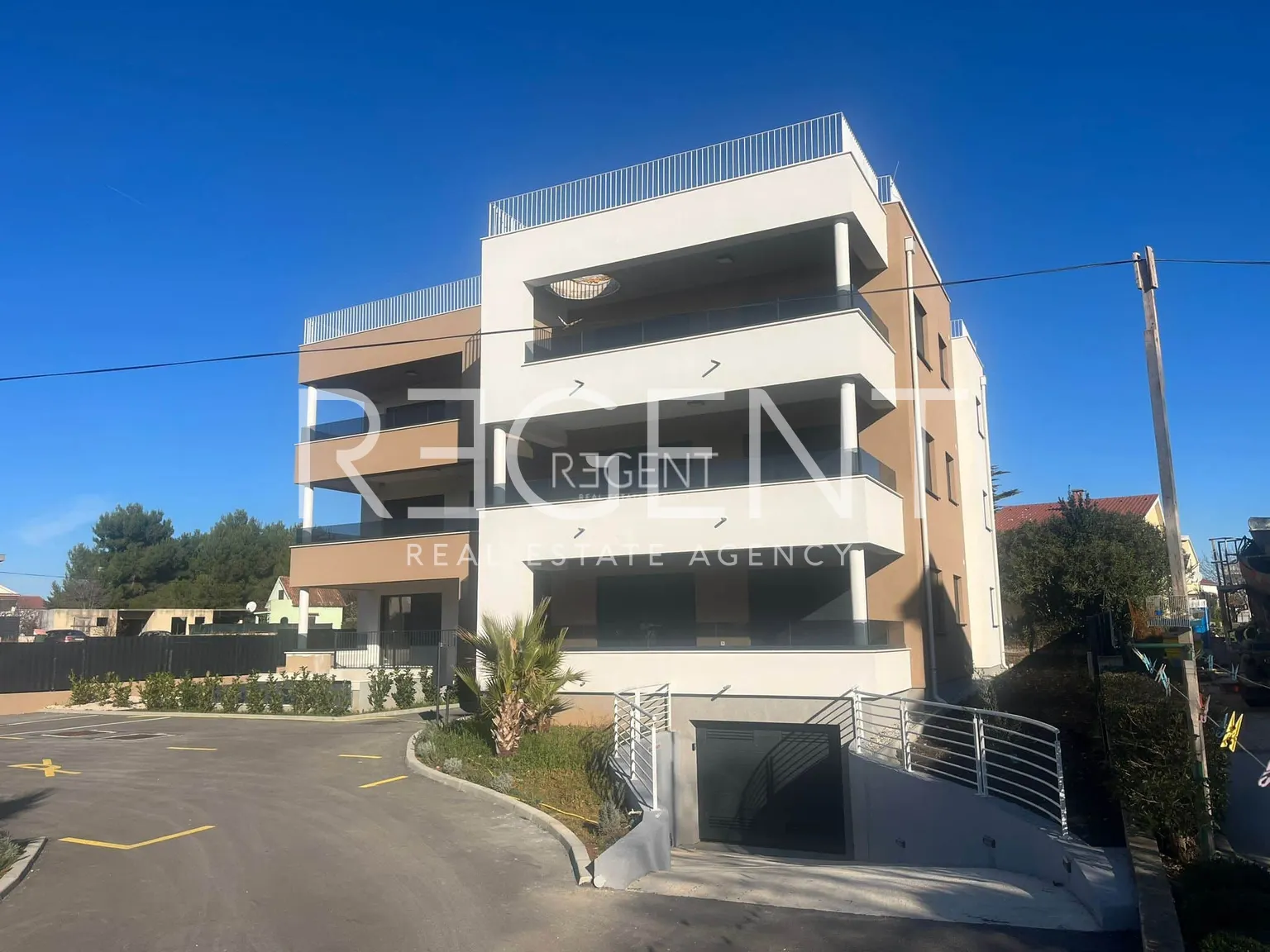 Zadar, Sukošan - Luxusný štvorizbový byt s bazénom 160 m2 novostavba