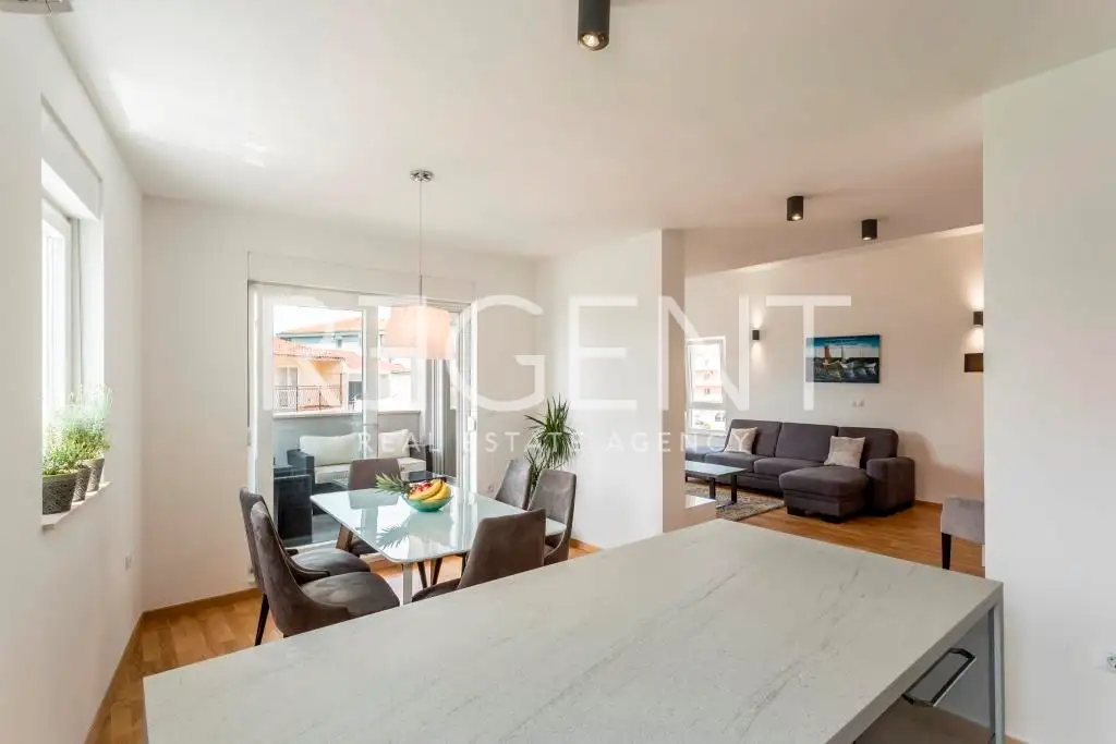 Podstrana - Three-room apartment with a terrace