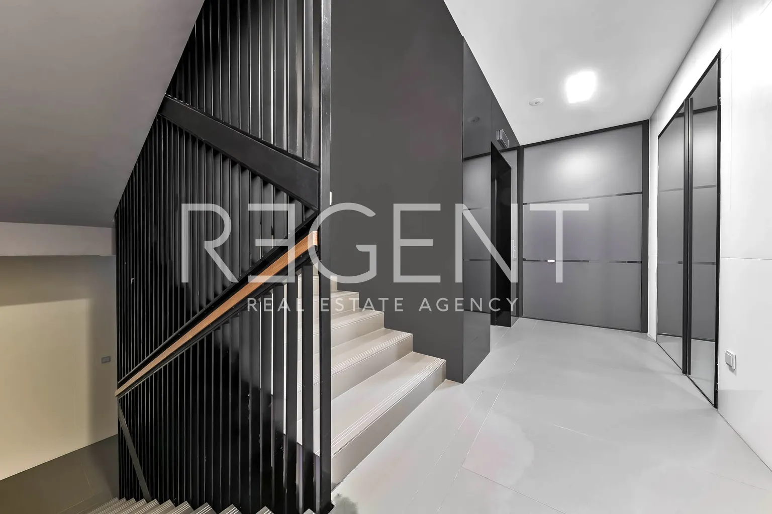 Zagreb, Ban Centar - Luksuzan dvosoban stan 62 m2
