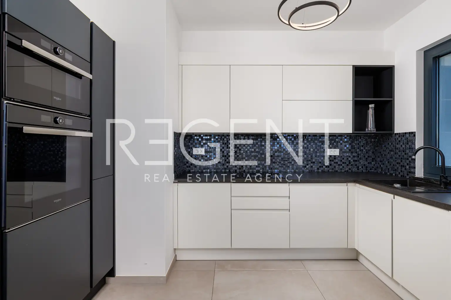 Stan 130 m², pogled na more, terasa i bazen – Opatija, Lovran
