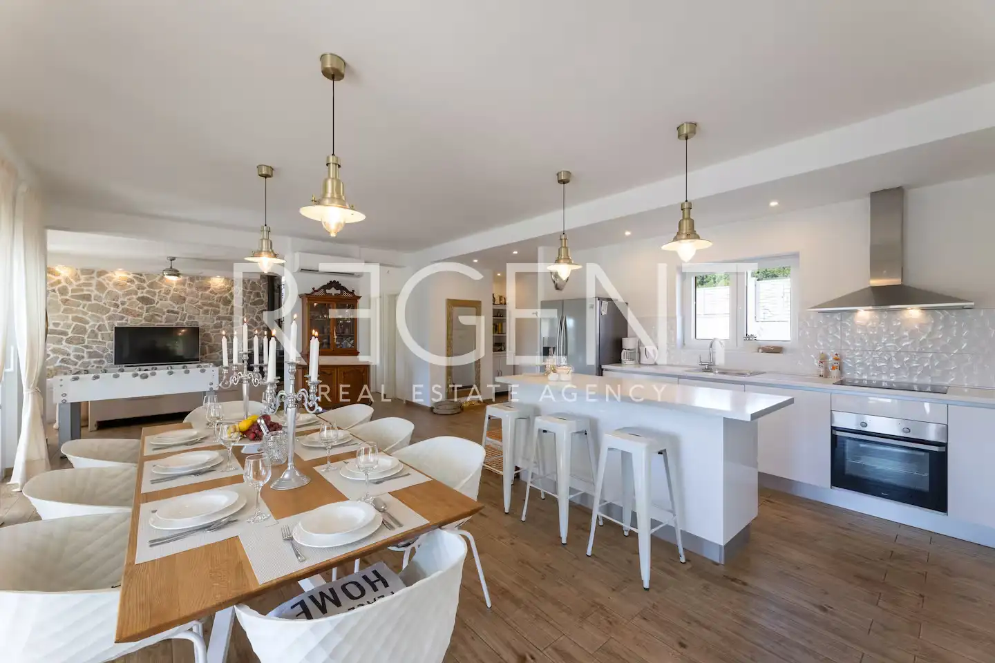 Maison avec piscine, 260m²