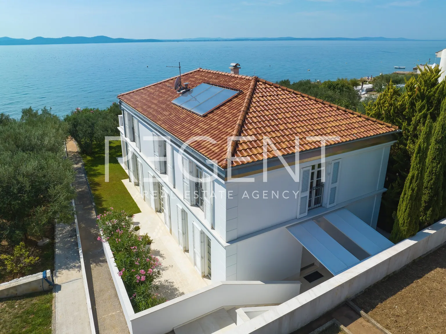 Zadar - Luksuzna vila prvi red uz more 210 m2