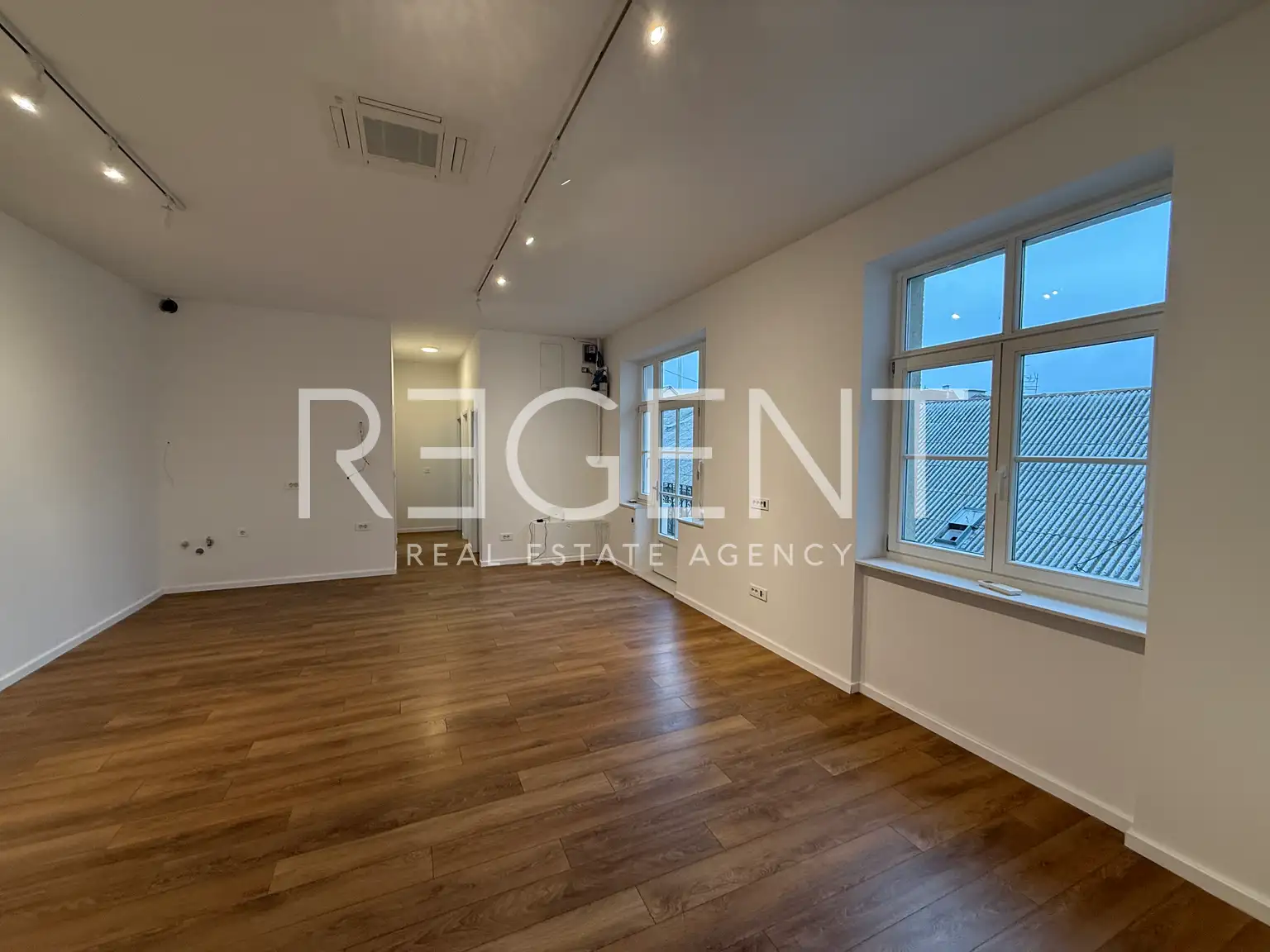 Загреб, Центр - коммерческое/жилое помещение в самом центре города.