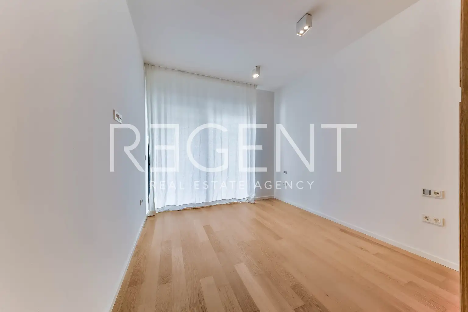 Zagreb, Ban Centar – Trosoban stan 131 m2