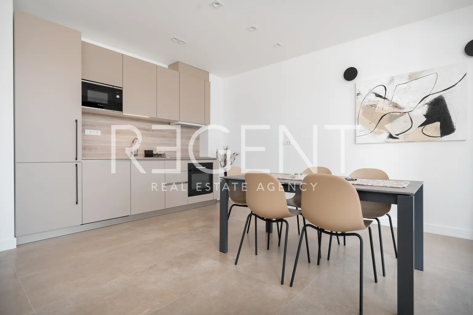 Split, Kaštel Lukšić - Moderní dvoupokojový byt 80 m2 DLOUHODOBÝ PRONÁJEM