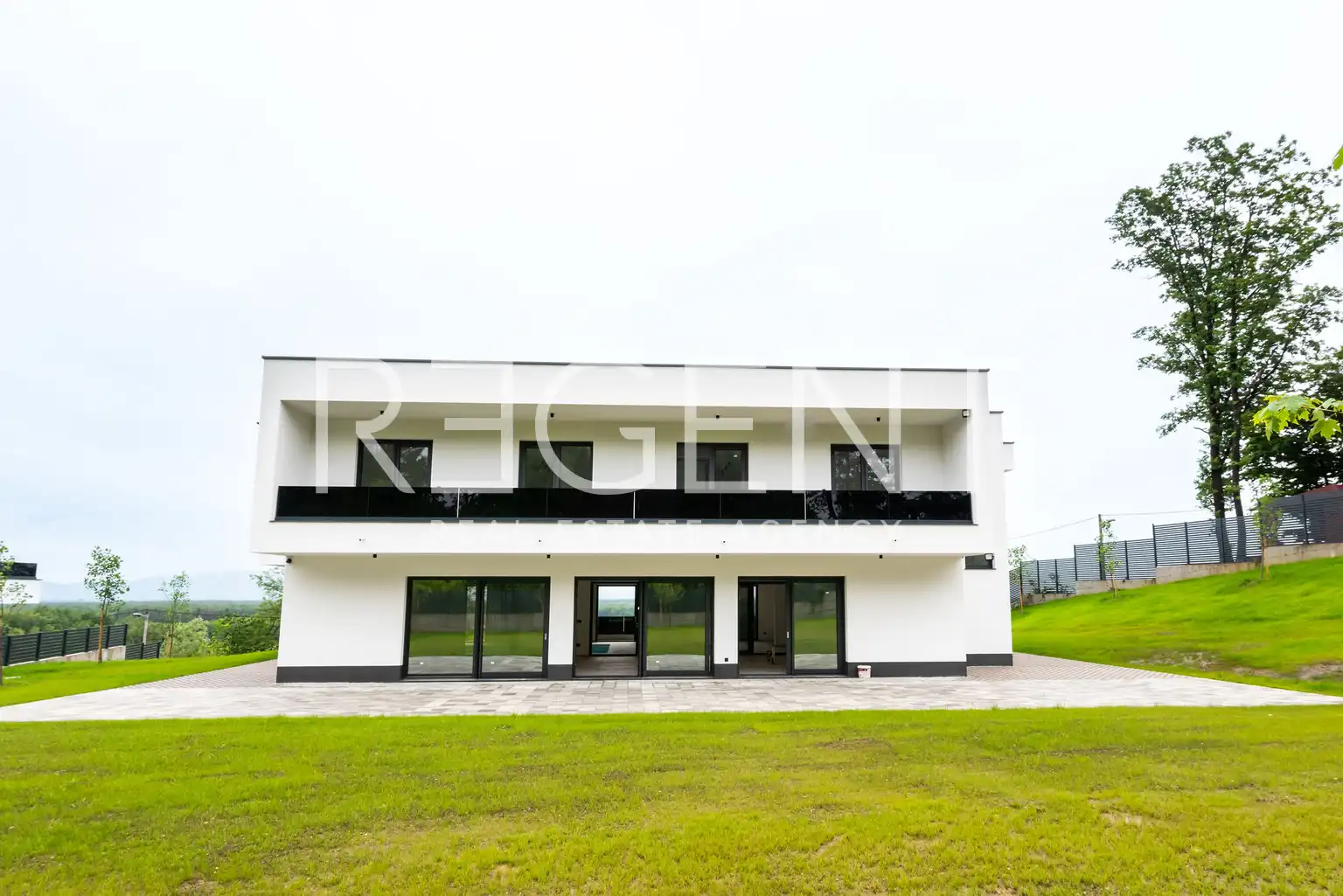 Zagreb, Donji Trpuci - Vila s unutarnjim bazenom