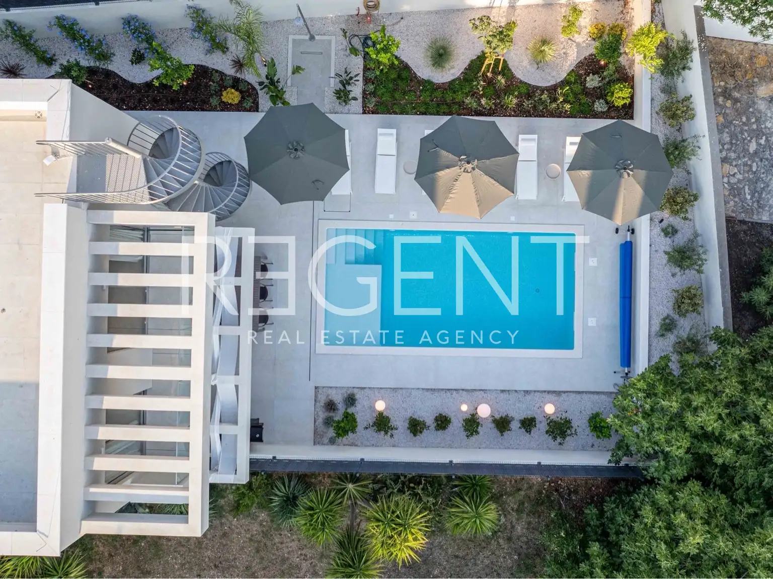 Brač, Sutivan - villa de 232 m², piscine, places de parking, vue sur mer
