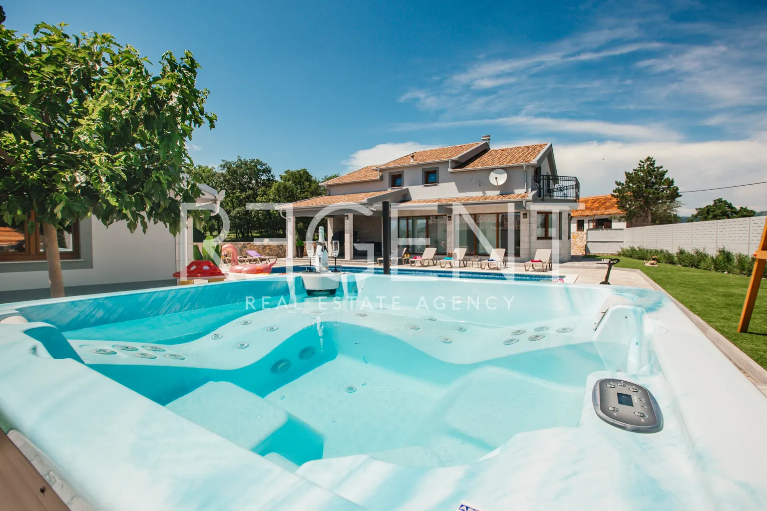 Imotski, Proložac - Modernly decorated villa 277 m2 on a plot of 1360 m2 in a quiet environment