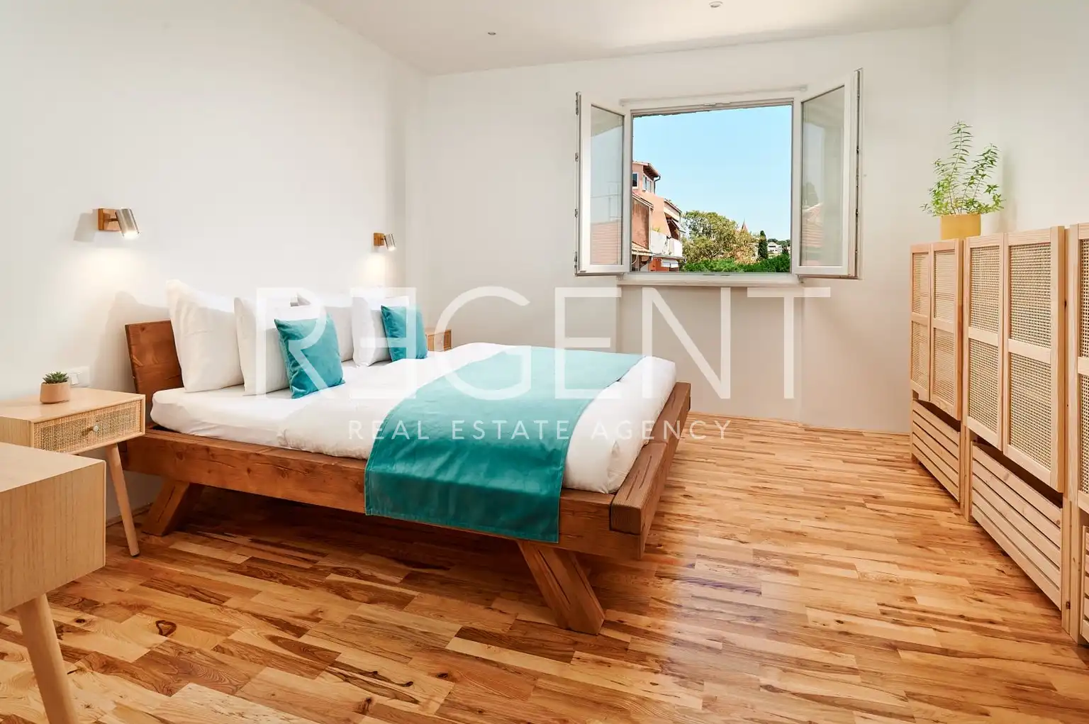 Split, Bačvice - Trosoban stan sa loggiom 105 m2