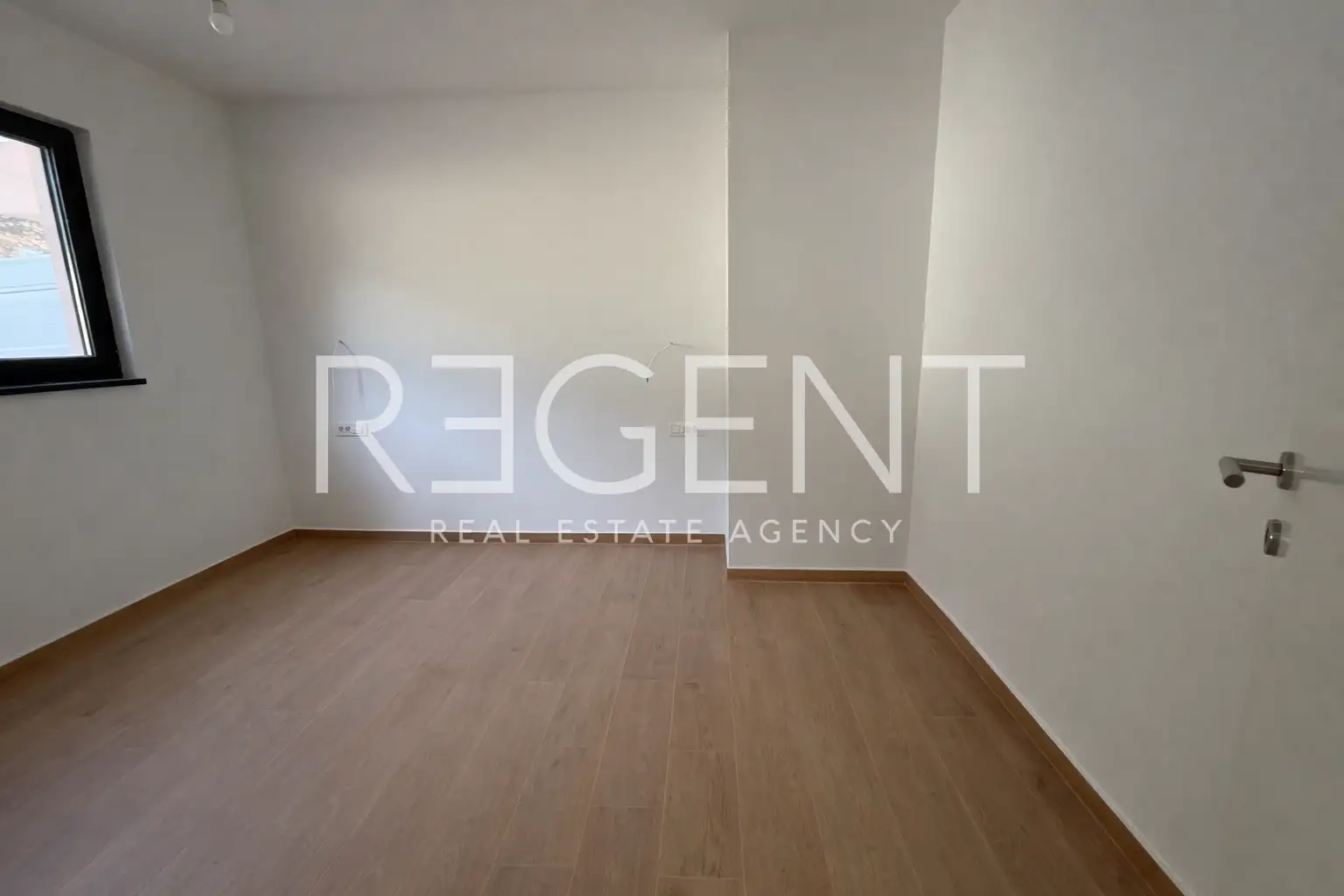 Makarska, Drvenik - Dvosoban stan u novogradnji kraj mora