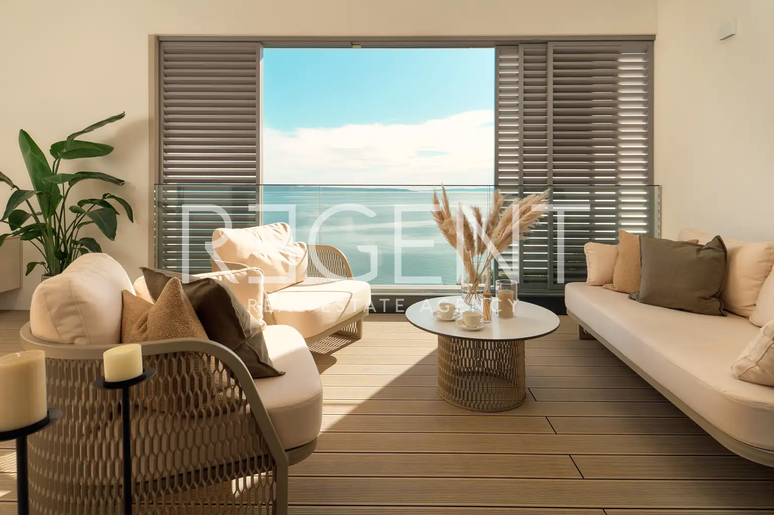 Split, Žnjan - Dvojizbový byt s loggiou a výhľadom na more