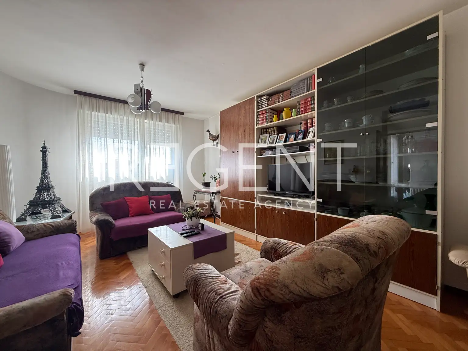 Split, Spinut - Dvosoban stan s loggiom u centru grada