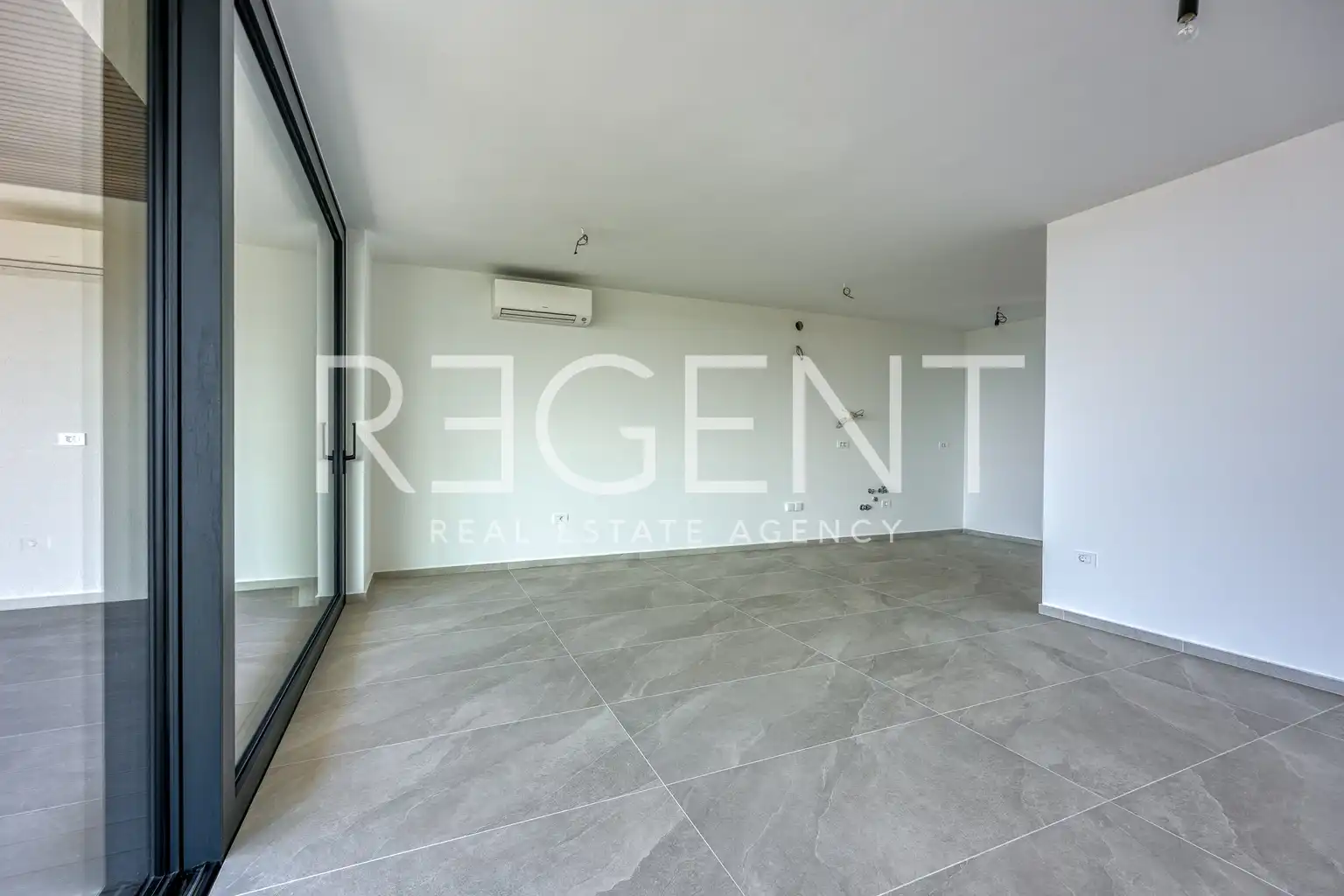 Istrie, Novigrad - Třípokojový apartmán v luxusním obytném komplexu 115 m2